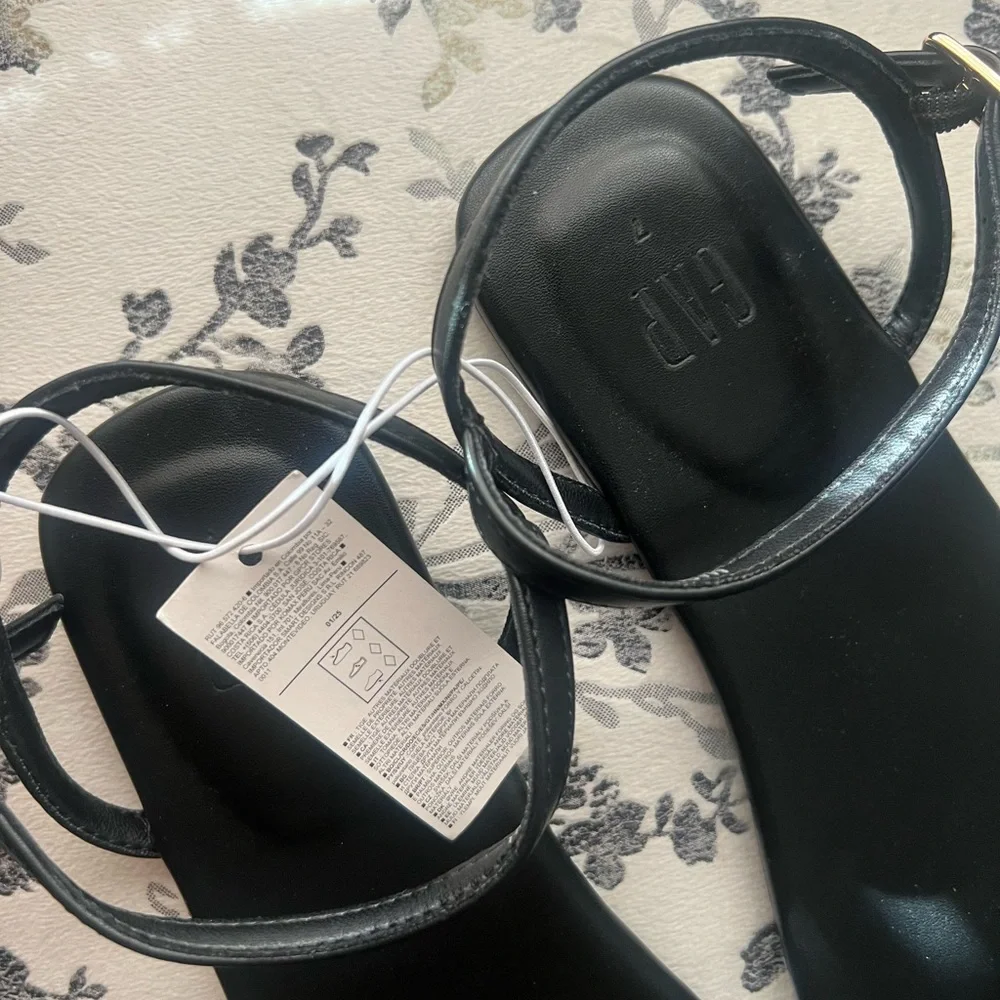 GAP Women's Black Sandals VEGAN LEATHER - Picture 3 of 5
